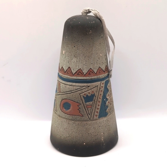 Vintage Native American Ceramic Pottery Bell Hand Painted Handpainted & Engraved - Picture 11 of 11
